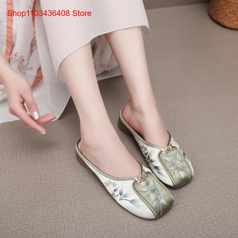 Novos Chinelos Bordados para C - New Ethnic Fashion avaliação e preço