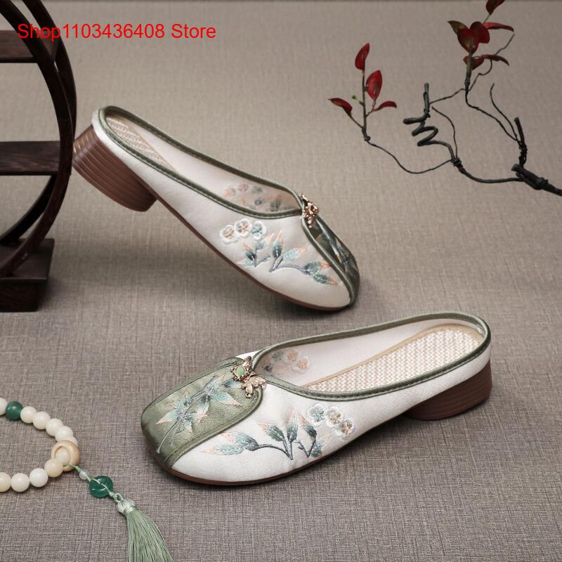 Novos Chinelos Bordados para C - New Ethnic Fashion avaliação e preço